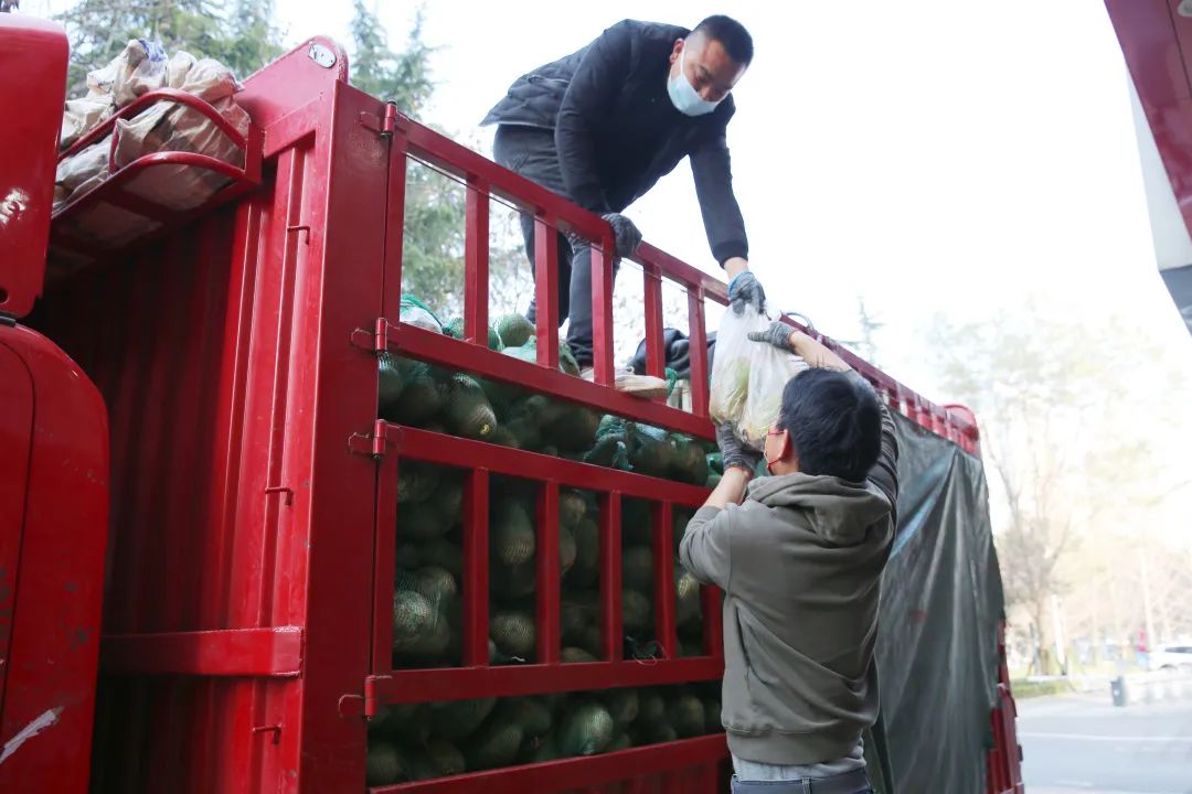 华体会体育开展“爱心助农·你我同行”活动，助力销售滞销农产品