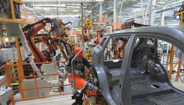 汽車制造現在都在使用機器人，那么它們是如何組裝一輛汽車的？